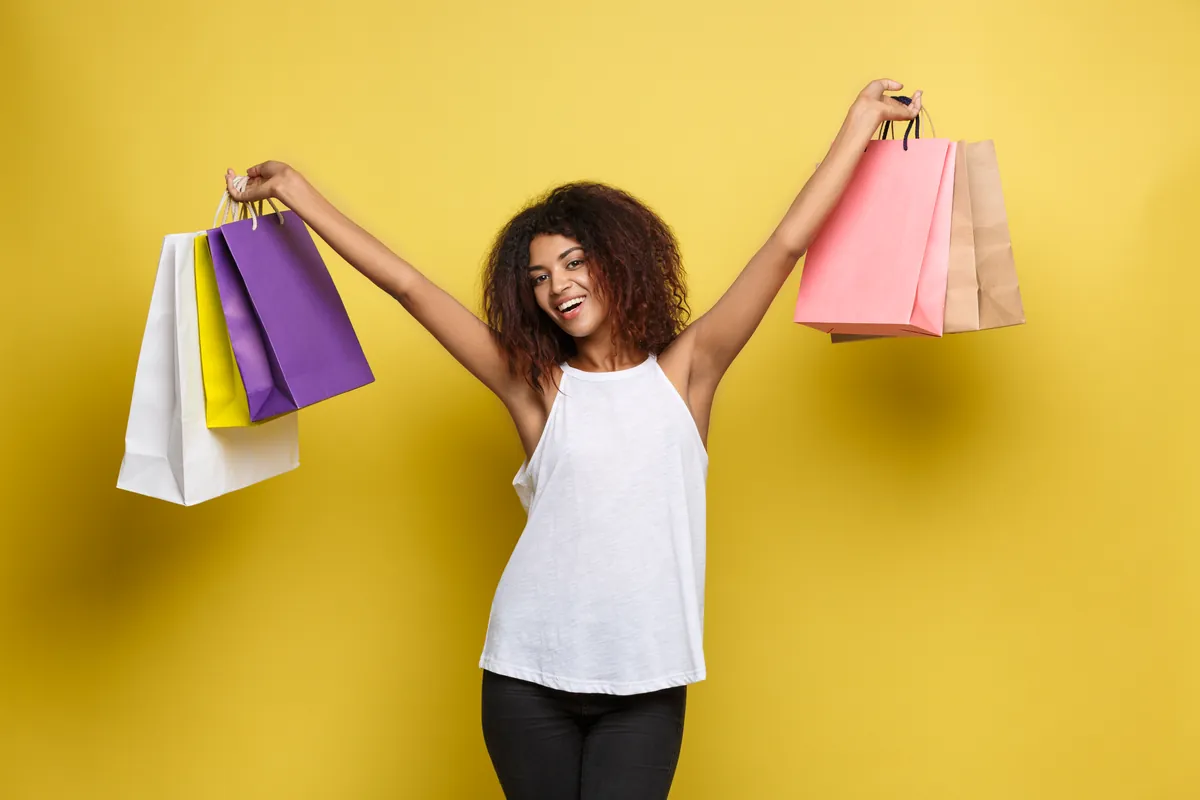 Cliente satisfaite avec ses achats E-YEBOU au Bénin